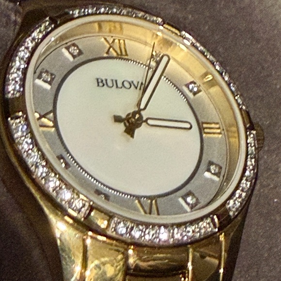 NWT Authentic Bulova Crystal and Gold Watch- never worn, beautiful in box 🎄🎄 - Picture 4 of 15